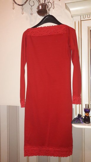 Seksuali raudona suknelė