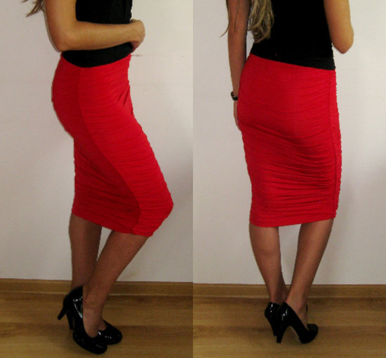 Raudonas klasikinis sijonas