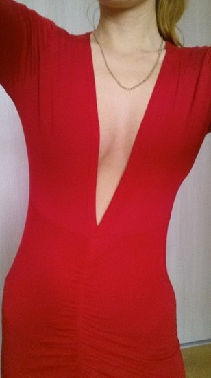 raudona sexy suknelė