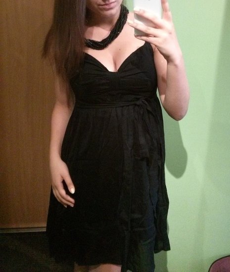 Lengva juoda suknelė