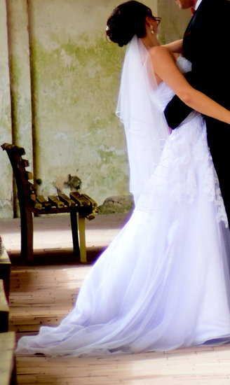 Vestuvinė suknelė su šleifu