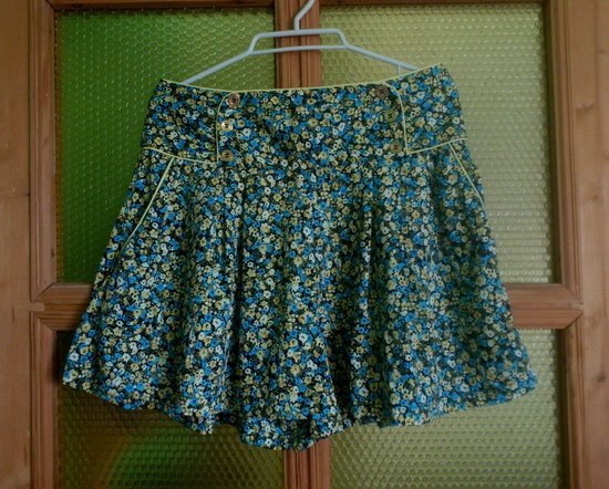 Vasariški gėlėti šortai-sijonas