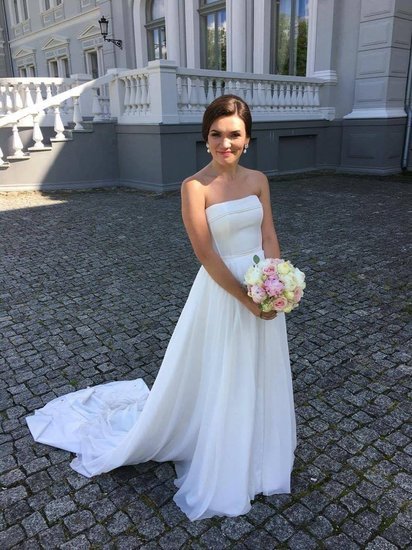 Nuostabi minimalistinė vestuvinė suknelė!
