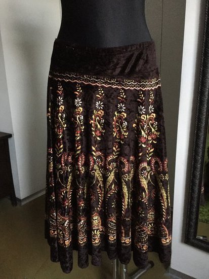 Margai rudas veliurinis sijonas