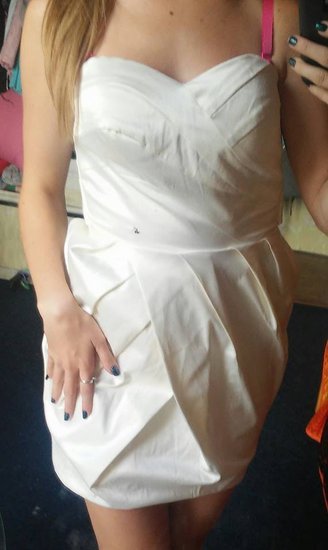 Balta klasikinė suknelė