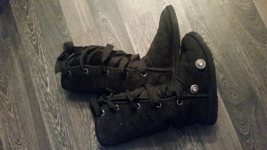 Ugg juodi žieminiai batai, 38 d. su kaspinais