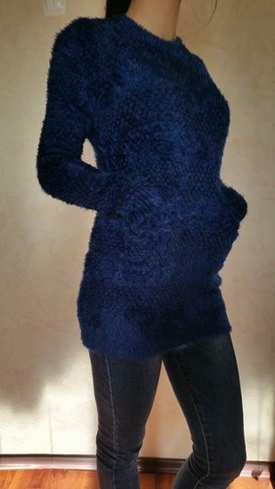 Mėlynos spalvos švelnus megztinis