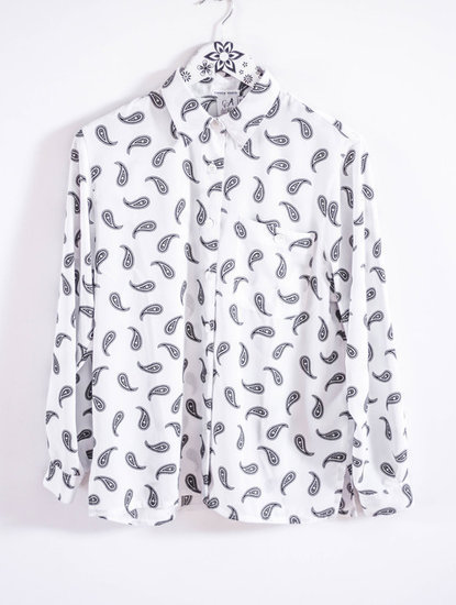 Gražaus rašto minimalistiniai marškinukai