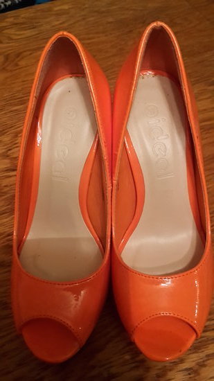 Oranžiniai bateliai