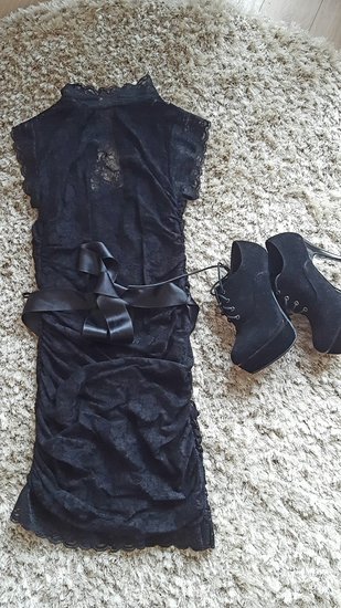 juoda neriniuota suknele