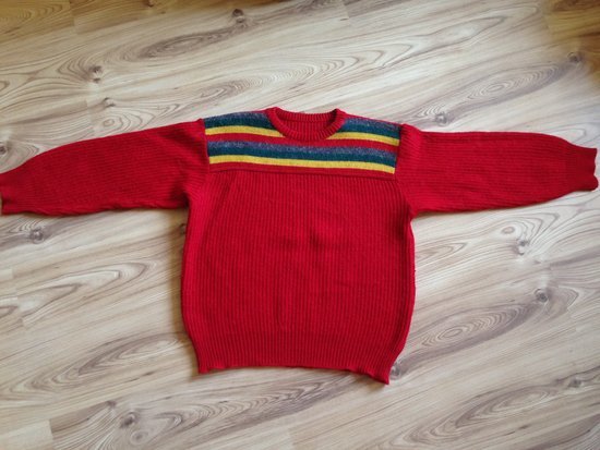 Raudonas šiltas megztinis