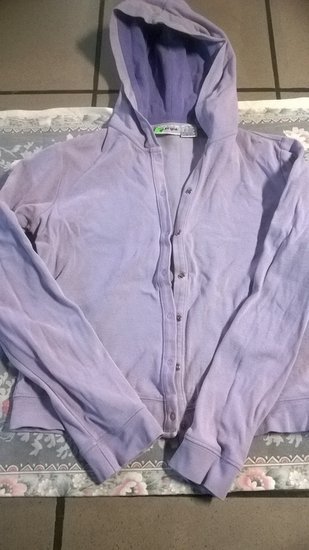 Paprasta violetinis džemperiukas