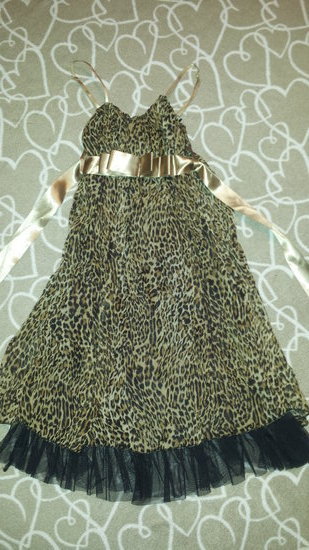 tiigrinė suknelė