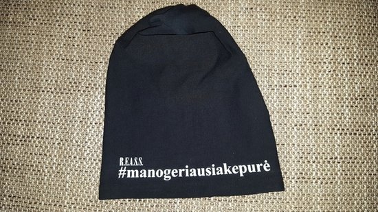 Nauja kepurė su lietuvišku užrašu