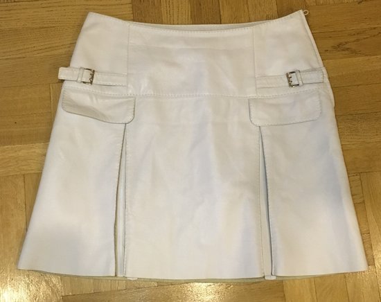 Baltas odinis sijonas