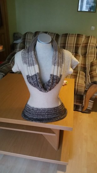 Megztinis su dideliu kaklu