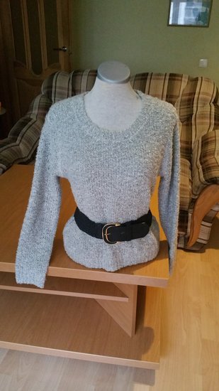 baltas minkštas megztinis