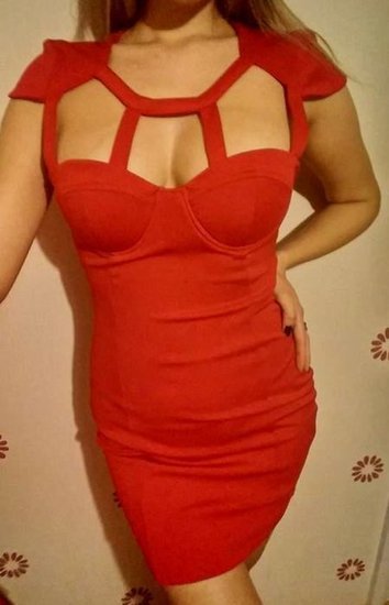 Raudona seksuali suknelė