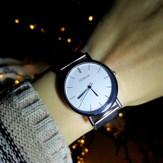 Elegantiškas sidabrinis laikrodis