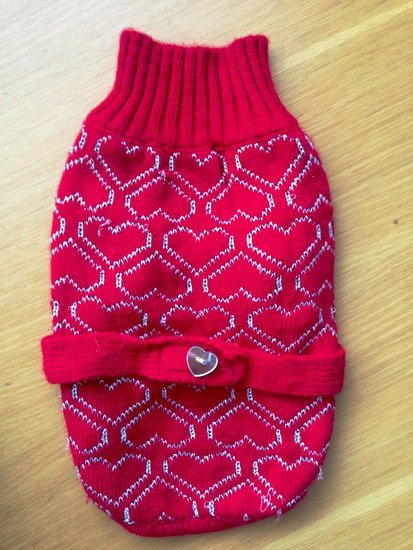 Megztinis su širdelėmis