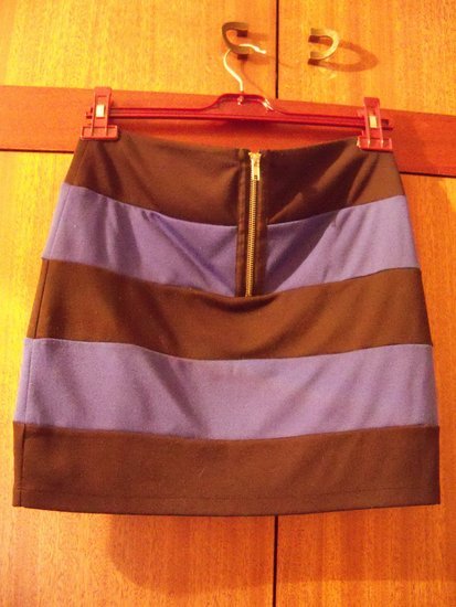 Dryžuotas trumpas sijonas