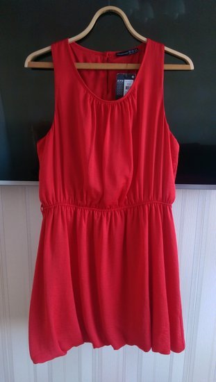 Nauja raudona suknelė