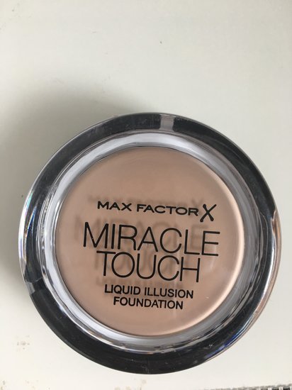 MAX FACTOR MIRACLE TOUCH pudra
