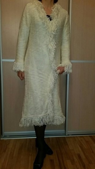 Baltas ilgas megztinis