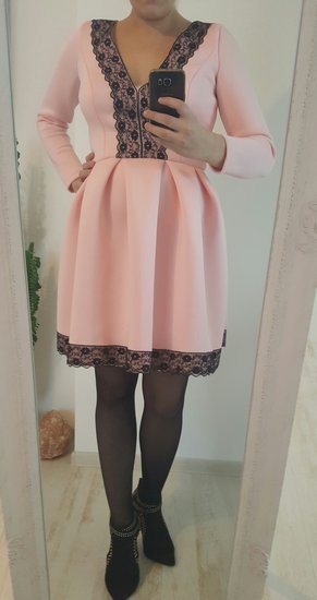 Rožinė suknelė su nėriniais