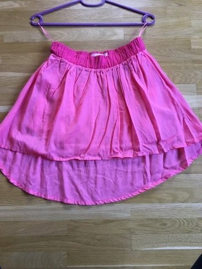 Rožinis trumpas sijonas 
