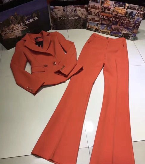 AKCIJA Dolce&Gabbana orandžinis kostiumas