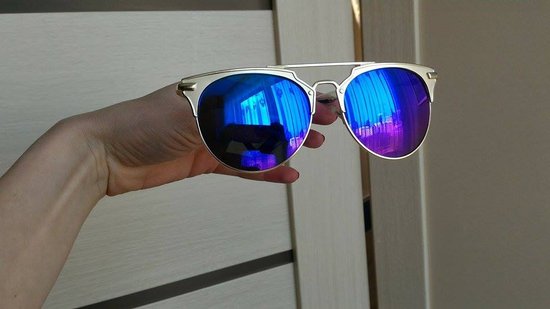 akiniai nuo saulesveidrodiniai