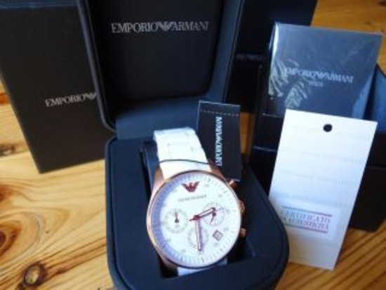 Pigiai parduodu Armani laikrodžius