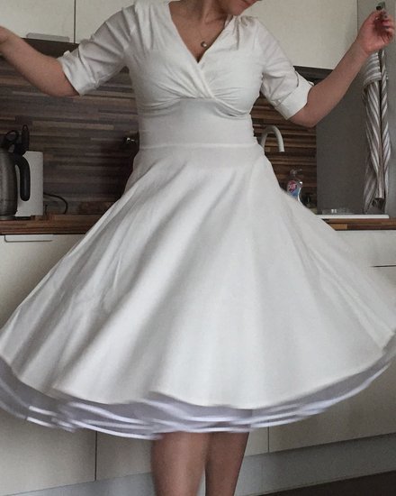1950 stiliaus Ivory atspalvio balta swing suknelė
