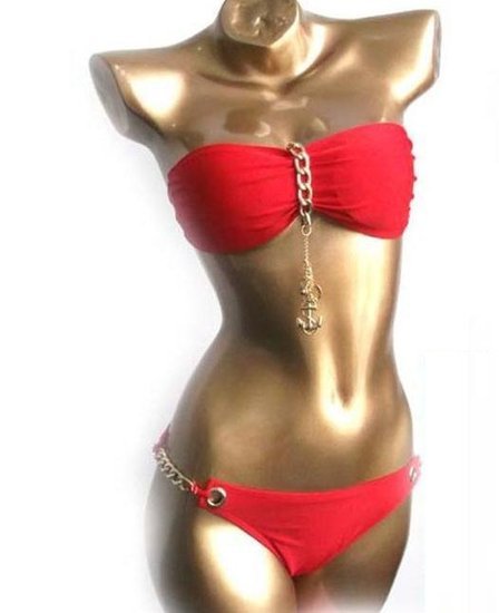 Raudonas bikini su auksiniu inkaru