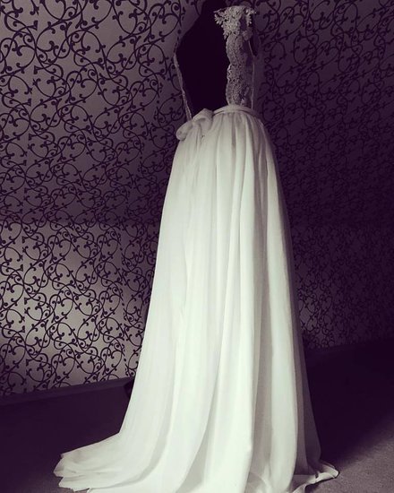 Klasikinė vestuvinė suknelė
