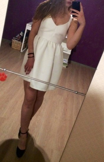 balta zara suknelė