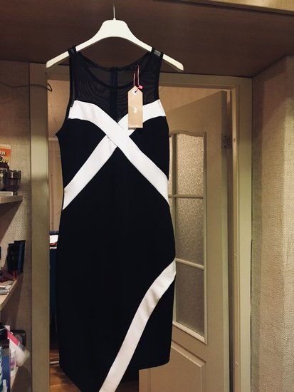 Nauja juodai-balta aptempta suknelė