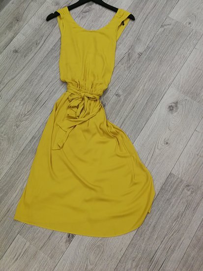 Geltona suknelė, ZARA