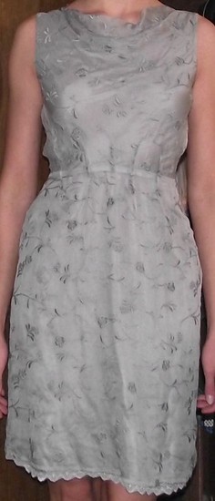 Nuostabi Šilkinė suknelė (pilka, su nėriniais)