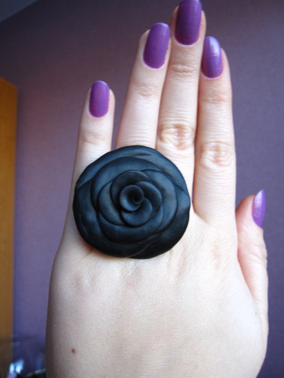 juoda rožė