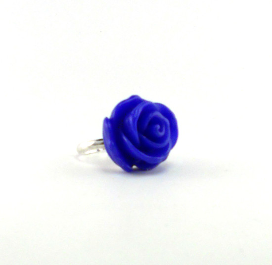 Rankų darbo žiedas - tamsiai mėlyna rožė