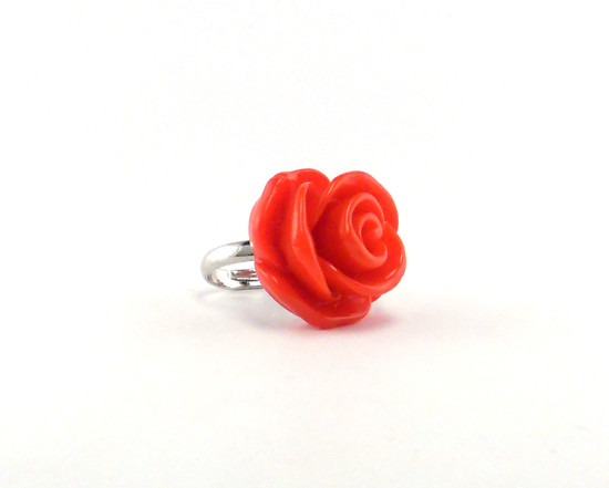 Rankų darbo žiedas - raudona rožė