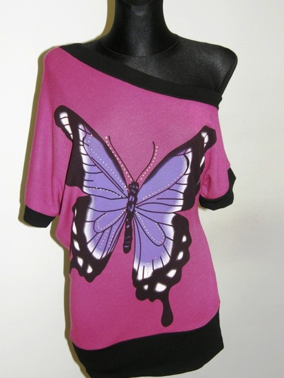 Stilinga rožinės spalvos tunika su drugeliu