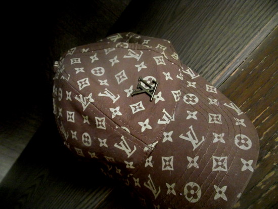 LV kepure