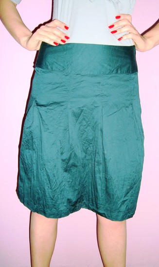 H&M tamsiai žalias sijonas