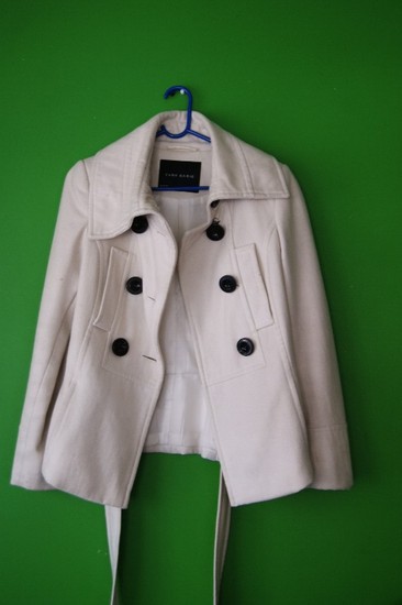 Baltas Zara paltas