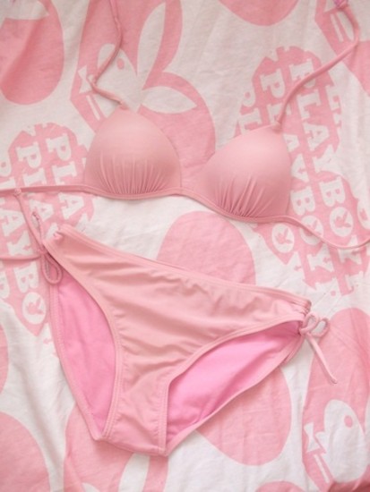 Rožinis maudymosi kostiumėlis