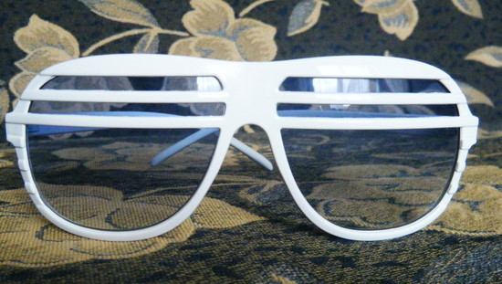 Žaliuziniai balti akinukai