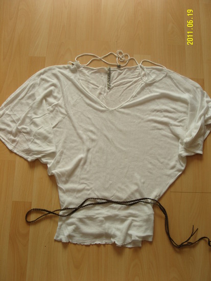 Baltas megztinukas